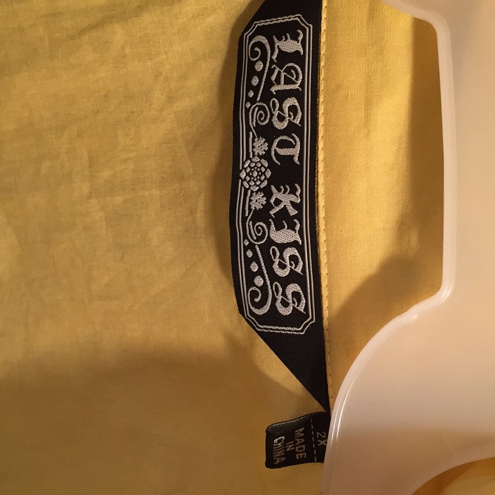 Shirt/ 🧥 - Picture 3 of 3